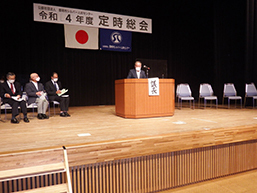 侠角路を切り返しをする運転実技